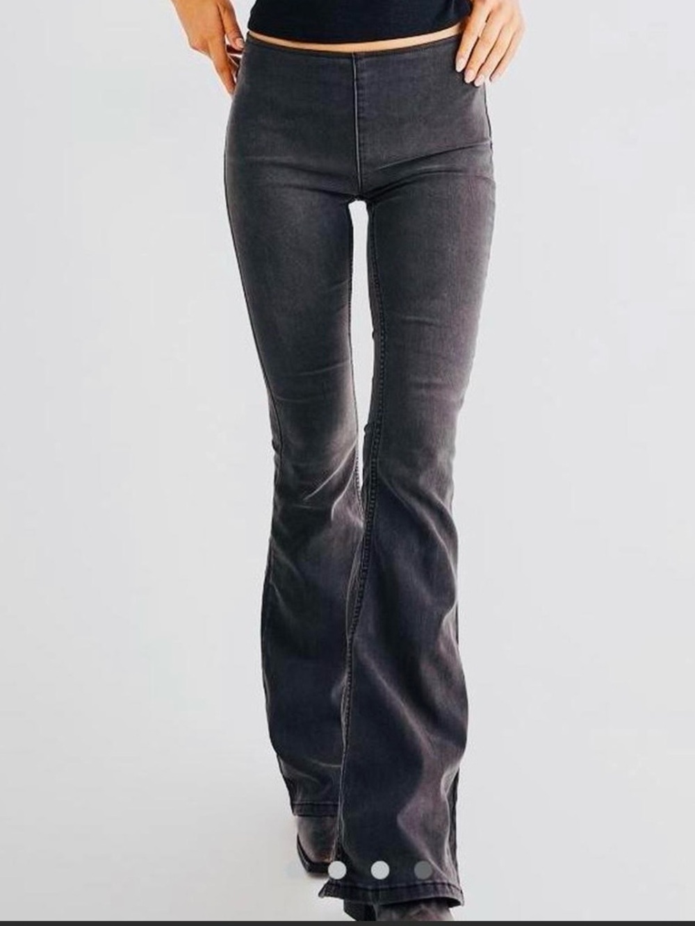 We The Free | Penny Pull-On Flare Jeans.
Stretch fit, Mid-Rise SZ 26